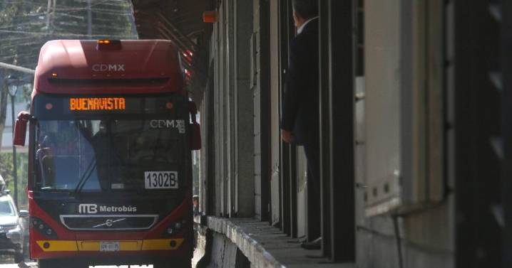 Cierres escalonados en Metrobús CDMX del 24 nov al 5 dic 2024. Líneas 1, 2 y 5 con estaciones cerradas por trabajos. Consulta fechas y estaciones.