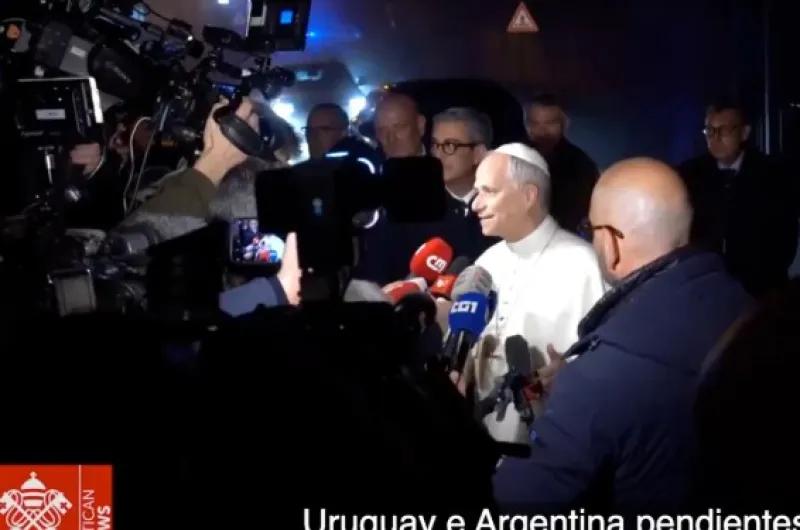 El papa León XIV admitió ante un grupo de periodistas: "Quiero ir a Argentina, Uruguay, Perú, México"