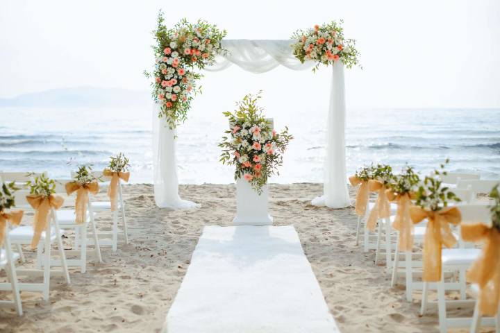 Guest Shocked They Didn't Receive Thank-You Note After Attending Expensive Wedding