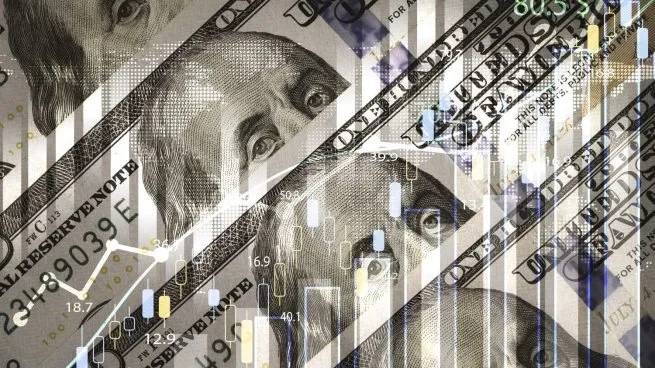 El dólar oficial se alejó del techo de la banda y tocó mínimos de casi un mes, en una rueda con bajo volumen