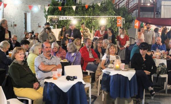 Casa Toschke volvió a recibir una multitud en nueva noche de Cwrw Da