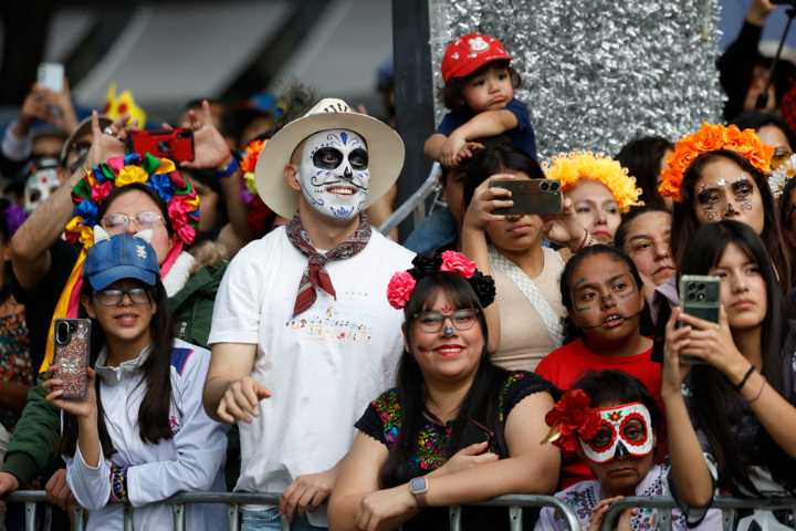 México celebra un desfile de Día de Muertos cada vez más internacional