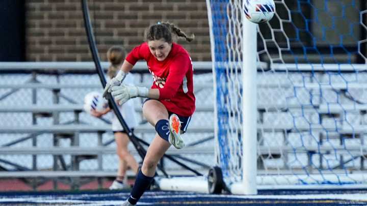 Hudson vs Bishop Watterson girls soccer live score updates ⚽