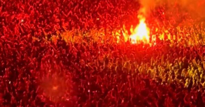 Oasis: 'Morons': Flares thrown into crowd at first Oasis gig in Melbourne