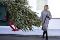 WATCH LIVE: Melania Trump to receive White House Christmas tree