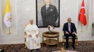 Papa León XIV llega a Turquía en su primer viaje internacional