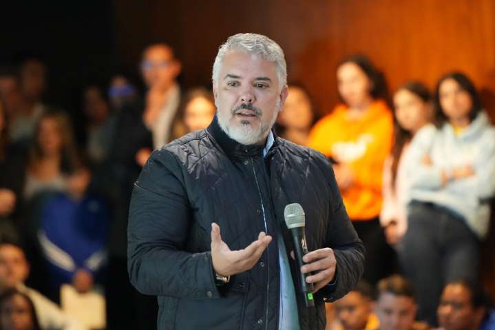 Piden al presidente Petro medirse por sus choques con Estados Unidos