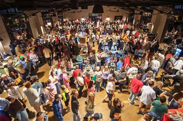 Lantern Light’ concludes Main Street Farmers Market’s 2025 season with huge holiday crowd