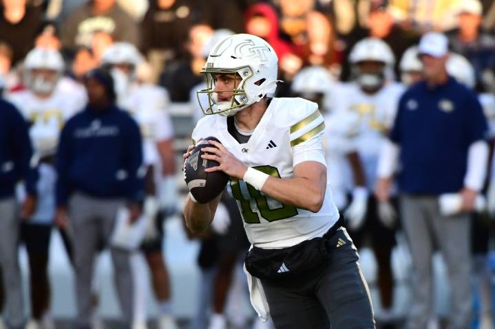 Deadspin | No. 16 Georgia Tech targets first ACC title game since '14, Pitt blocking path