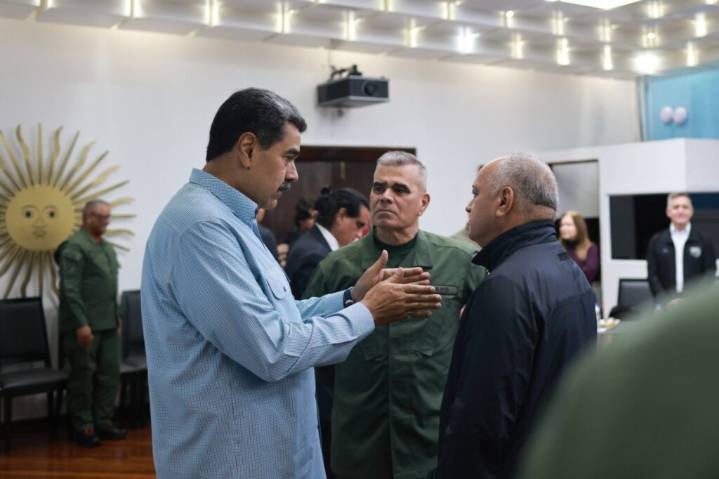 El Presidente se reúne con el Consejo de Ministros