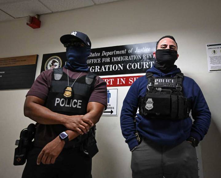 ICE crashes NYPD vendor raid in Chinatown, making at least one arrest: sources