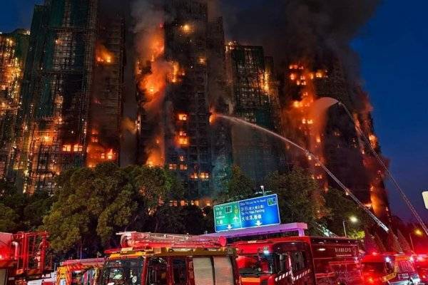 Los impactantes videos del gigantesco incendio que provocó muertos y heridos en Hong Kong