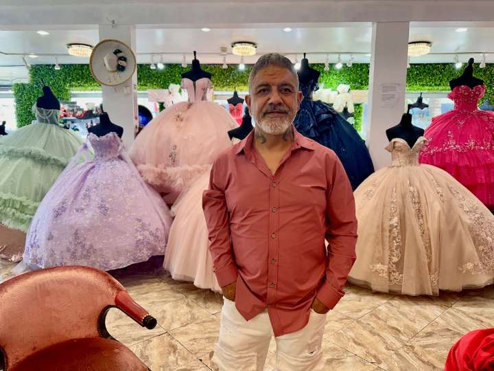 Por los suelos tiendas de quinceañeras en Huntington Park