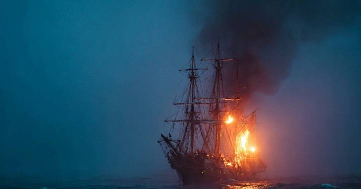 Buque se incendia en puerto de Coatzacoalcos, Veracruz