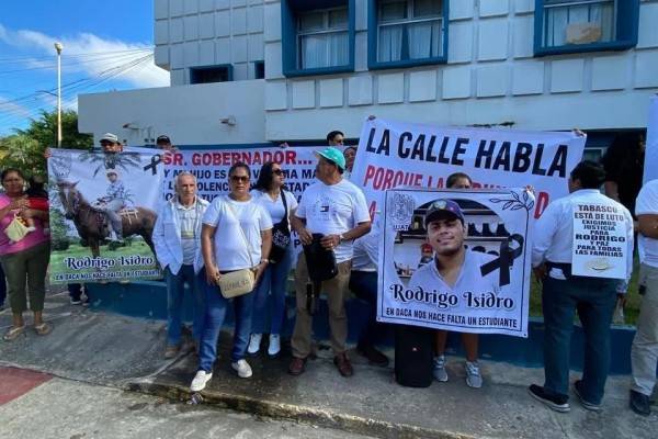 Protestan en Villahermosa por asesinato de universitario
