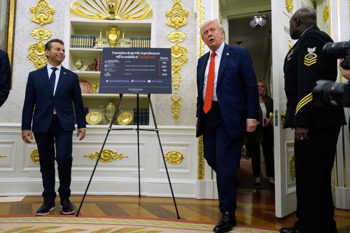 Trump's tacky Oval Office decor is oozing outside