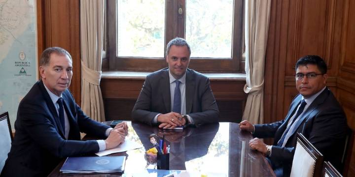 Santa Cruz y Neuquén también firmarán con el Gobierno nacional una baja de las retenciones al petróleo