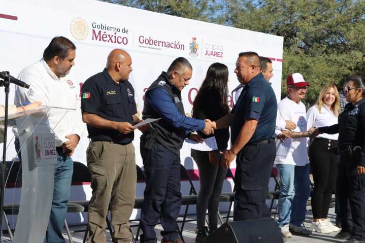 Reconocen a policías municipales por trabajo comunitario en Rinconada Las Torres