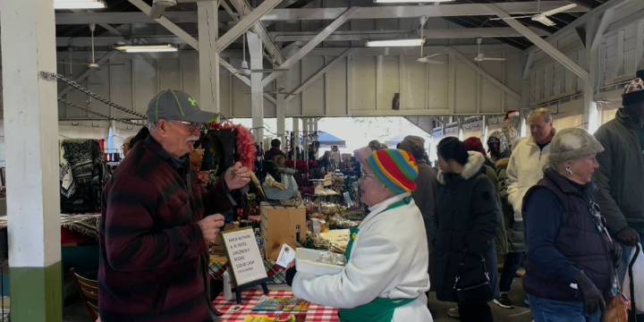 Aiken kicks off holiday shopping season with Christmas crafts event