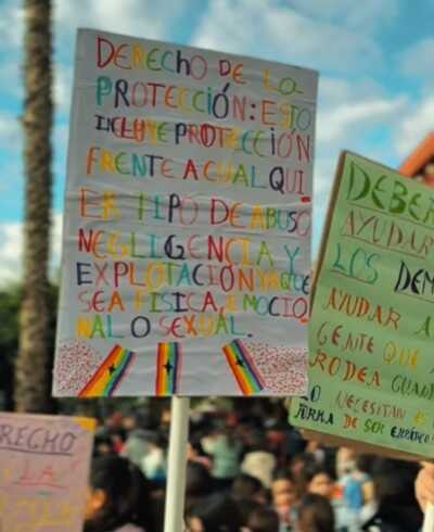 Más de 600 escolares marchan en Martos para reivindicar los Derechos de la Infancia