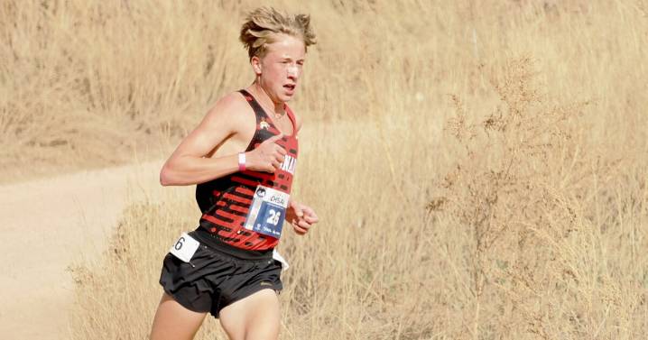 Coronado’s Oliver Horton breaks state record, leads team to cross country championship