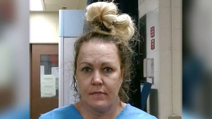 Expresentadora de noticias de Kansas acusada de apuñalar a su madre hasta la muerte