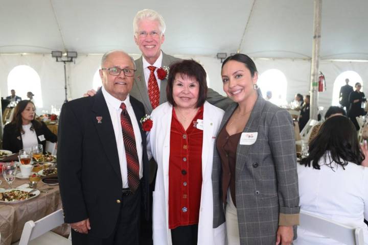 El Paso scholarship recipients and champions unite during Season of Thanks