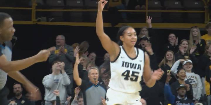 Layla Hays scores 20 for No. 21 Iowa women in 119