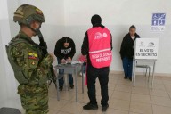 Ecuador rechaza en referéndum elaborar una nueva Constitución; se impone el "no"