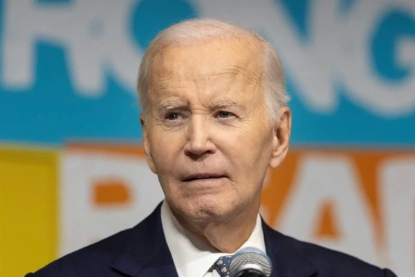 Ordena EU revisar entrada de refugiados de la era Biden