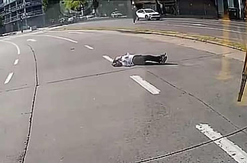 Un colectivo atropelló y mató a una mujer en plena Avenida Corrientes