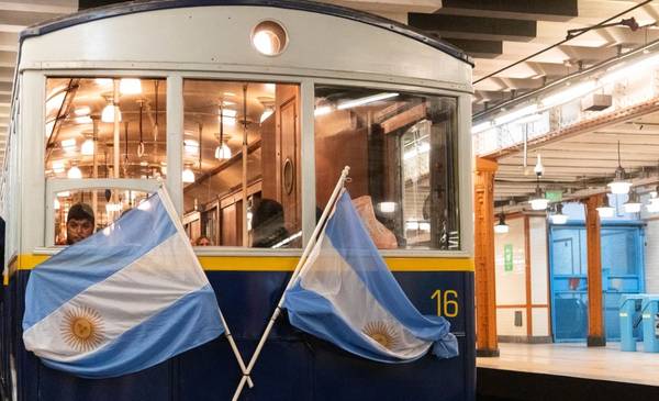 La Noche de los Museos: cómo pasear en los históricos coches de la Línea A de subte