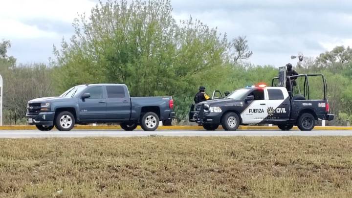 Pese a alertas de EU, reportan presuntos asaltos en autopista a Reynosa; camioneta de una víctima fue baleada