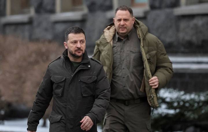 Zelensky acepta la dimisión de su mano derecha en medio de escándalo de corrupción