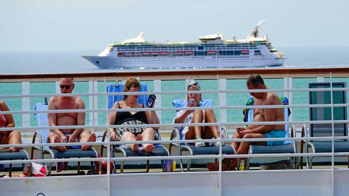 Royal Caribbean And Norwegian Cruise Line Still Have Opposite Views On "Annoying" Device Ban