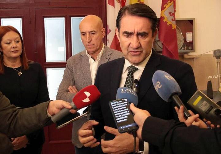 Quiñones niega que se esté «desmantelando» el operativo antiincendios y recalca el «gran dispositivo» de todo el año