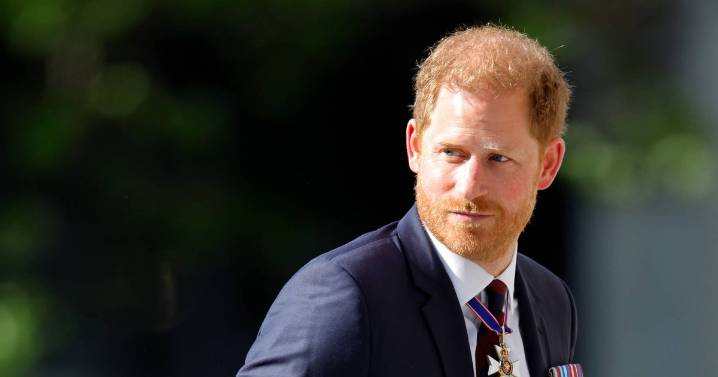 Prince Harry's 'olive branch' to Prince William amid awkward clash