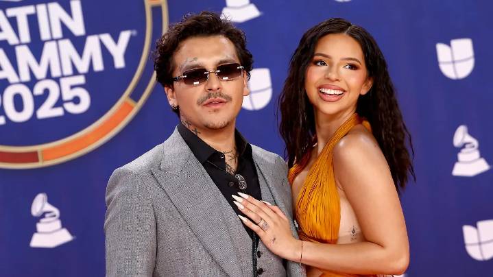 Nodal se burla de su boda religiosa con Ángela Aguilar: una vez más con la misma