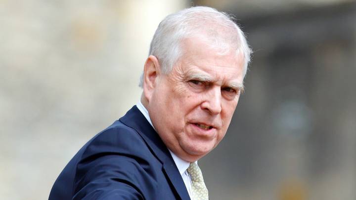 Andrés Mountbatten-Windsor hace su primera aparición pública tras perder sus títulos reales