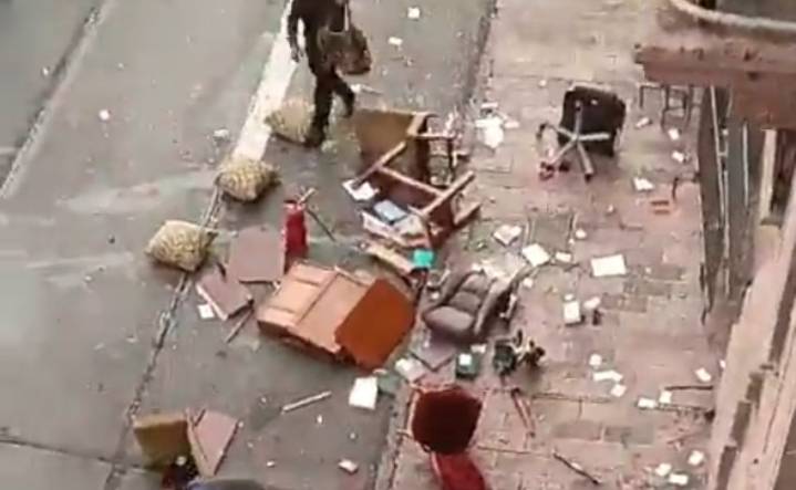 En marcha por Carlos Manzo, grupo de embozados irrumpe en Palacio de Gobierno en Morelia