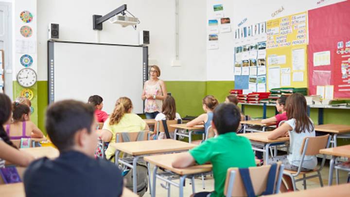 El paro sube en 22.100 personas en octubre y España gana 141.926 cotizantes en octubre por la educación