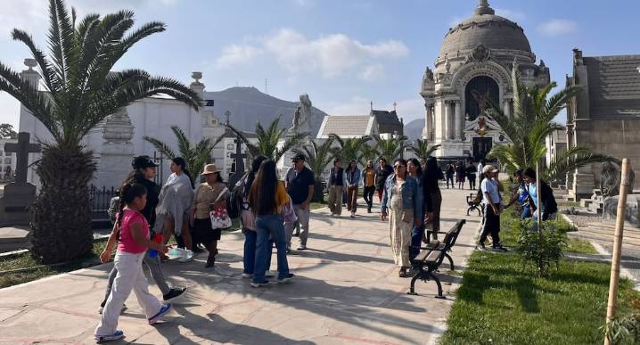 Cementerio Presbítero Maestro recibe a miles de personas en el Día de Todos los Santos