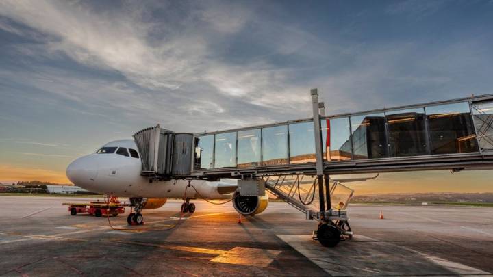 Los aeropuertos gallegos superan los 480.000 pasajeros en octubre con comportamientos dispares