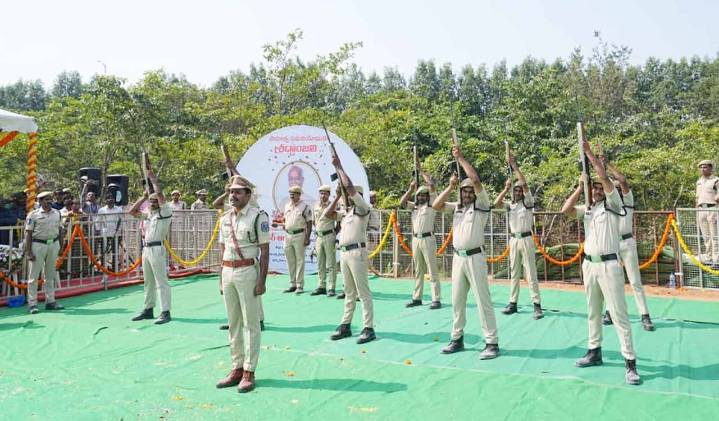 Poet Ande Sri laid to rest with full State honours in Telangana’s Ghatkesar