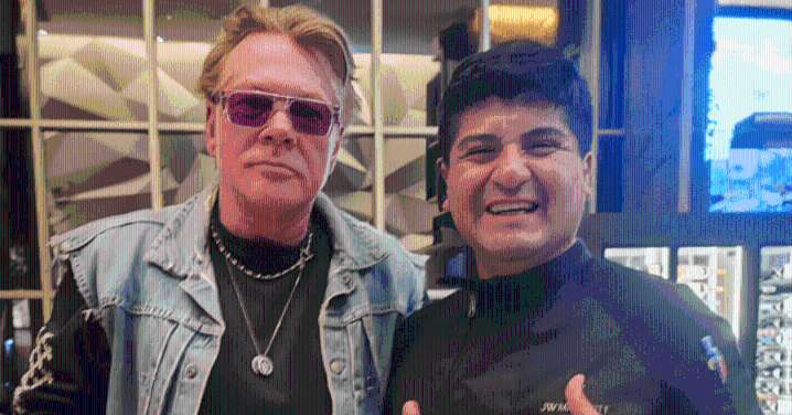 Chef peruano, fanático de Guns N' Roses, es despedido de su trabajo por fotografiarse junto a Axl Rose