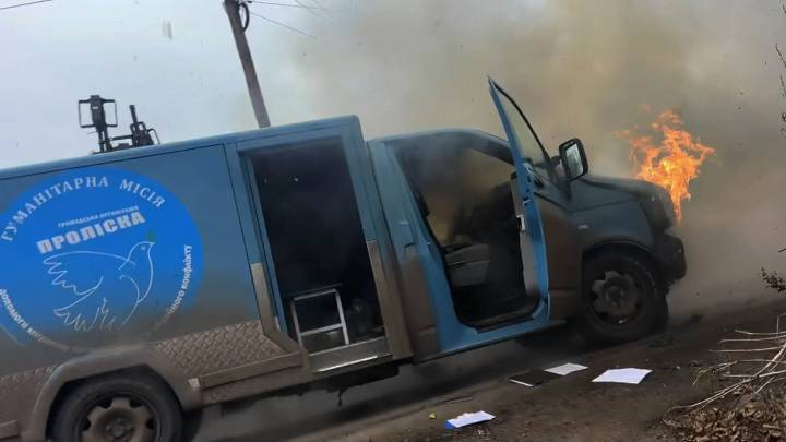 Un dron ruso ataca en Ucrania a un convoy humanitario con periodistas, una española: logran salvar la vida por segundos