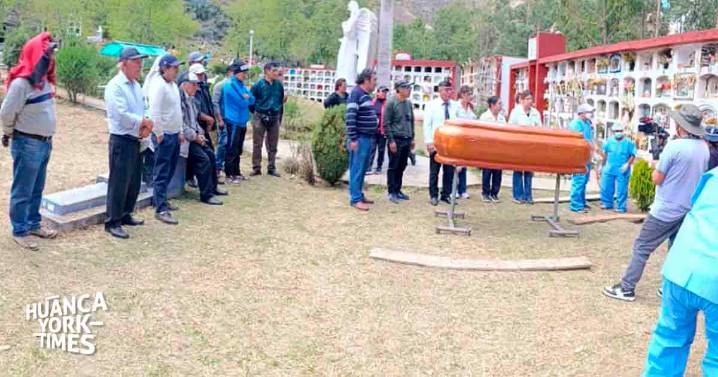 Embalsamó el cadáver de su hermano con sal negra y asegura que su piel ‘renació’ 11 años después
