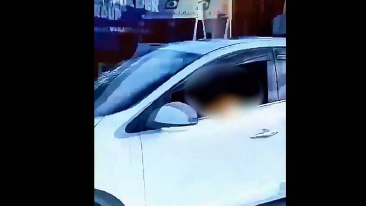 Detenida una mujer por grabar a su hijo de diez años al volante en Irún (Gipuzkoa) y subir el vídeo a redes sociales