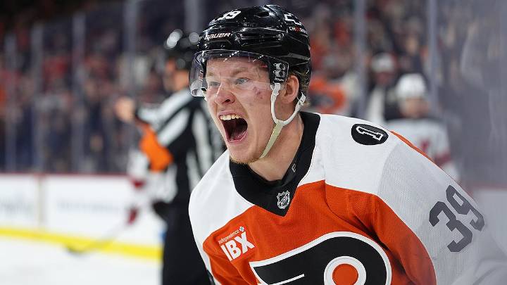Flyers rip off three goals in 26 seconds to run away from Devils