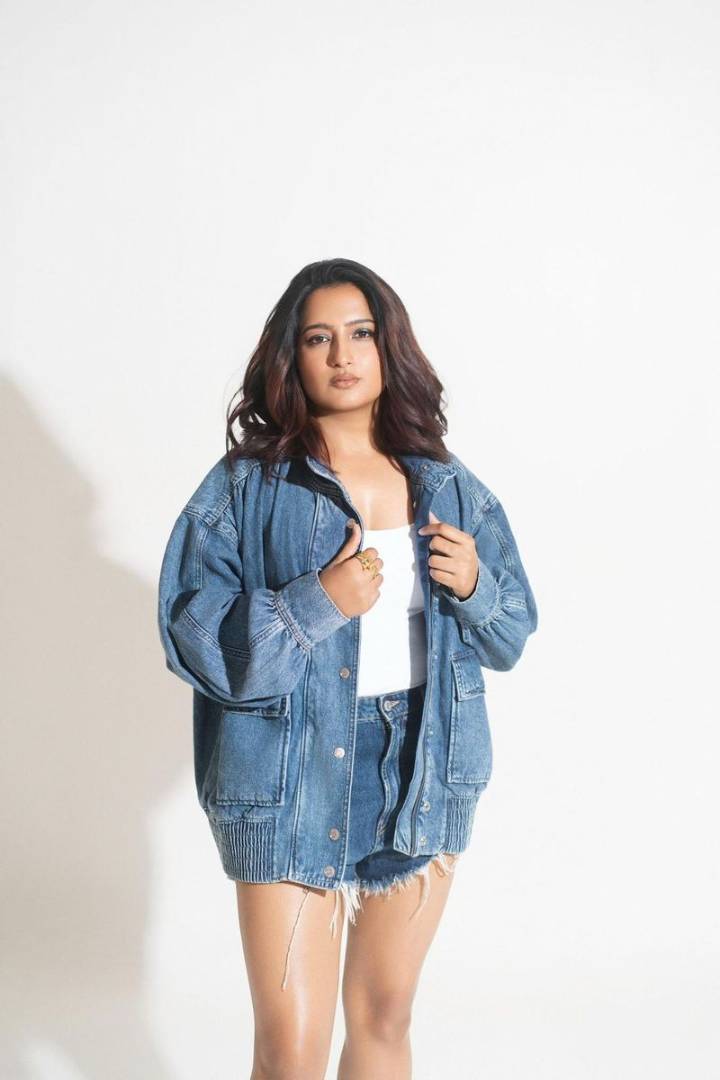 Uyyi Amma singer Madhubanti honoured